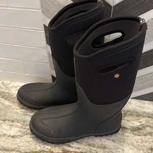 Bogs Classic pull on snow boots; black; size 10; waterproof